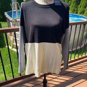 NWT DKNY LIGHTWEIGHT SWEATER